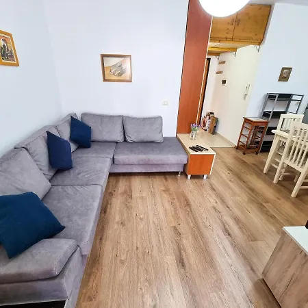 Cozy Central In The Heart Of Tiran